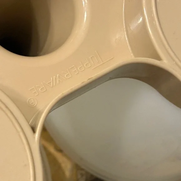 Vintage Tupperware 733-4 Condiment Serving Caddy Tan 3 Containers/Lids - Picture 3 of 3